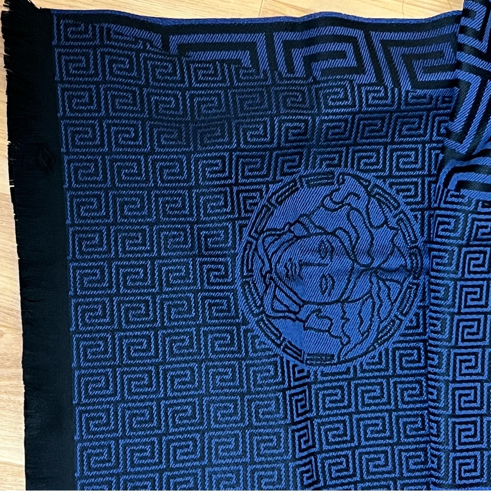 New Versace men scarf